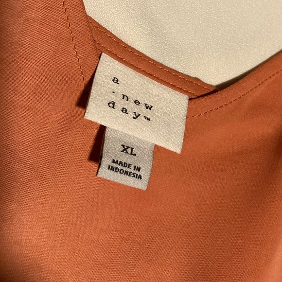 Top - Picture 2 of 2